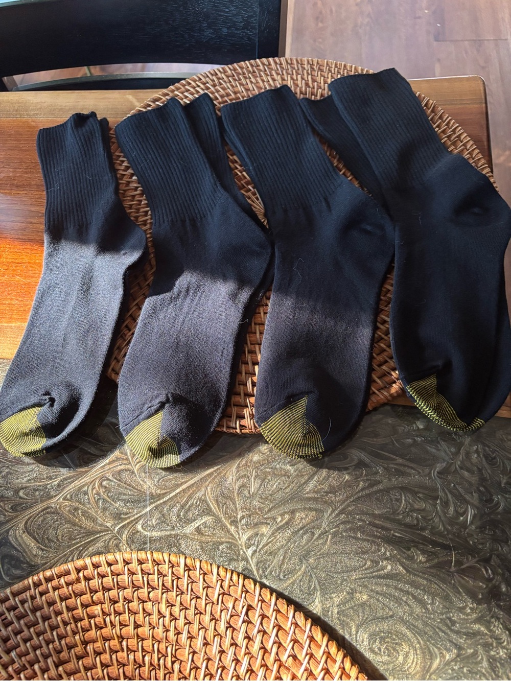 Gold Toe Black Crew Socks with Olive Toe Accents - Pack of 4 / new
